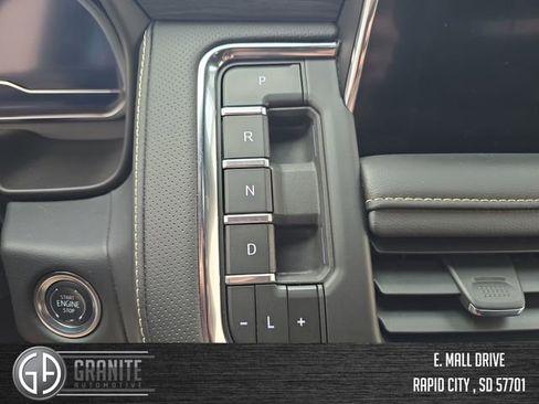 Used 2024 GMC Yukon XL SLT image 23