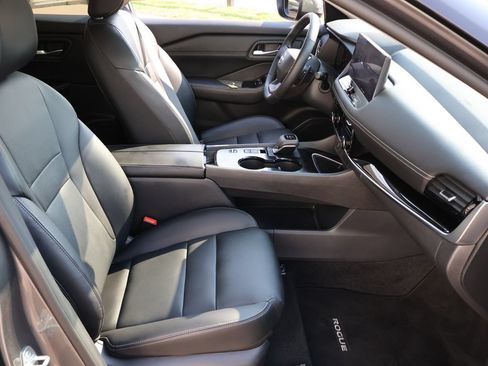 Used 2025 Nissan Rogue SL FWD image 7