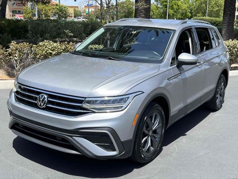 Used 2023 Volkswagen Tiguan SE FWD image 19