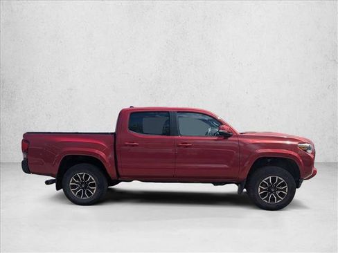 Used 2016 Toyota Tacoma TRD Sport w/ Towing Package image 4