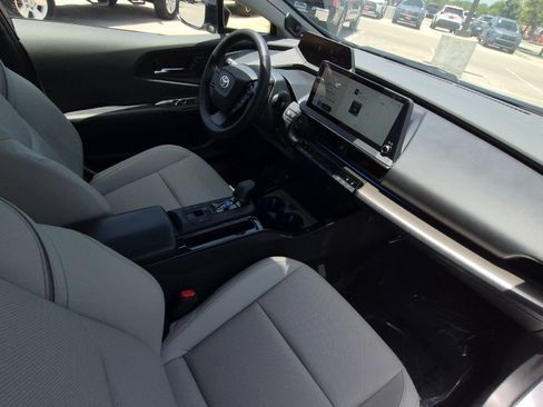 Used 2025 Toyota Prius Limited w/ Limited Premium Package FWD image 15