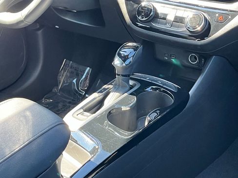 Used 2025 Buick Envista Sport Touring image 41