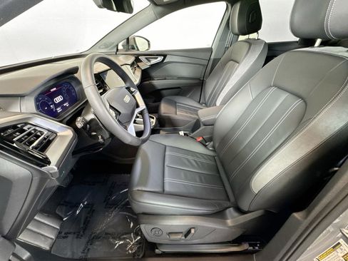 Used 2025 Audi Q4 e-tron Premium Plus w/ Premium Plus image 19