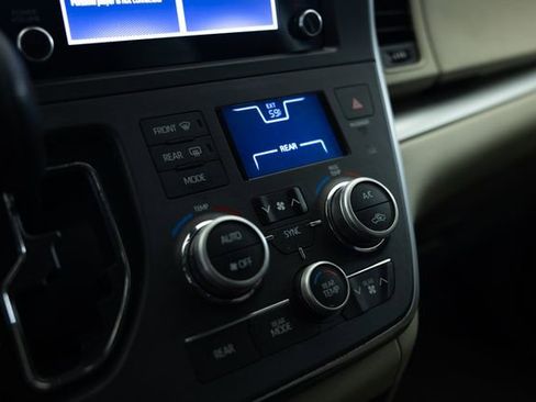 Used 2020 Toyota Sienna L FWD image 30