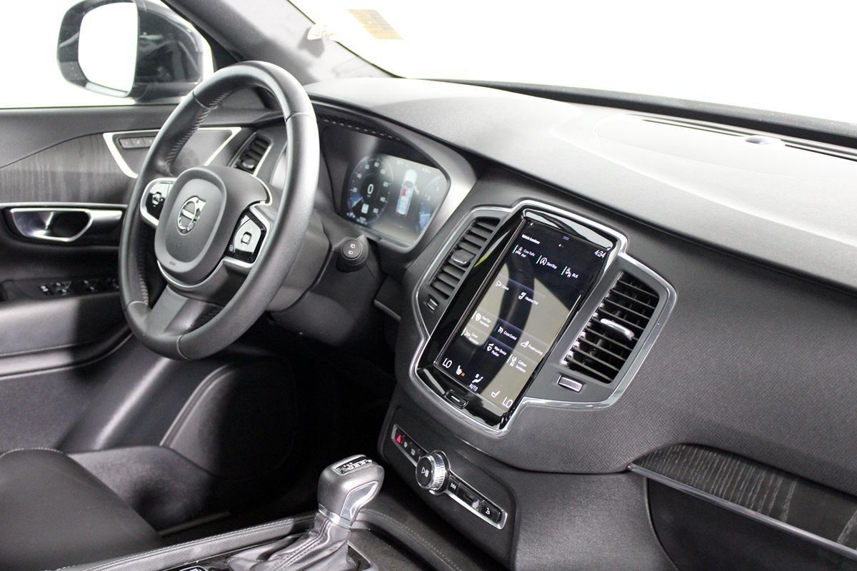Used 2020 Volvo XC90 T5 Momentum w/ Protection Package AWD/4WD image 9