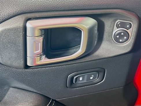 Used 2018 Jeep Wrangler Unlimited Sahara w/ Cold Weather Group image 17