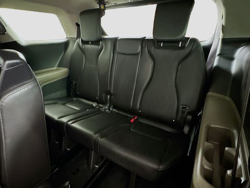 Used 2026 Kia Carnival FWD image 29