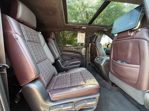 Used 2023 Cadillac Escalade ESV V AWD/4WD image 16