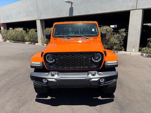 Certified 2025 Jeep Gladiator Sport AWD/4WD image 3