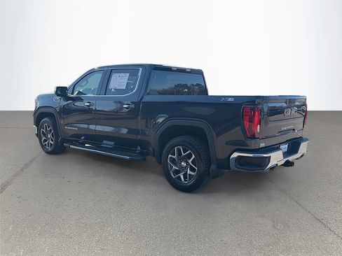 Used 2022 GMC Sierra 1500 SLT w/ X31 Off-Road Package image 7
