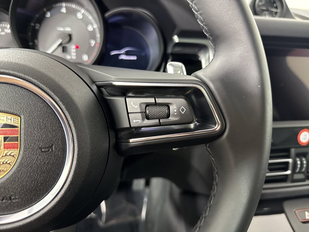 Certified 2025 Porsche Macan AWD/4WD image 39