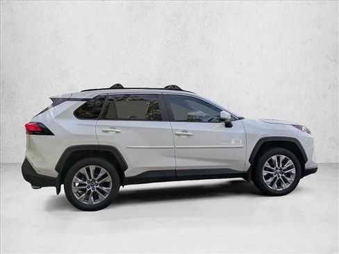 Used 2021 Toyota RAV4 XLE Premium AWD/4WD image 4