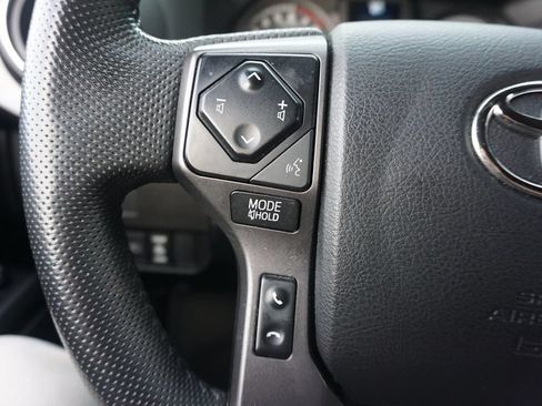 Used 2022 Toyota Tacoma TRD Off-Road w/ Technology Package AWD/4WD image 8