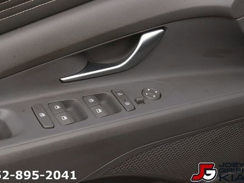 Used 2023 Hyundai Elantra SEL w/ Convenience Package FWD image 11
