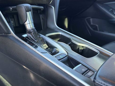 Used 2018 Honda Accord EX image 25