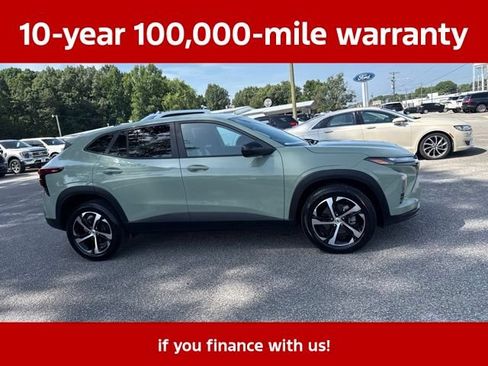 Used 2024 Chevrolet Trax RS w/ Sunroof Package FWD image 16