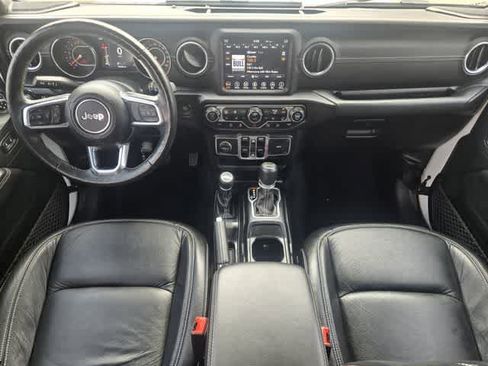 Used 2018 Jeep Wrangler Unlimited Sahara AWD/4WD image 9