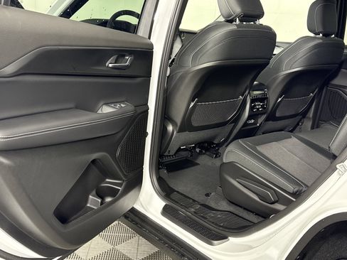 New 2025 Jeep Grand Cherokee L Laredo image 17