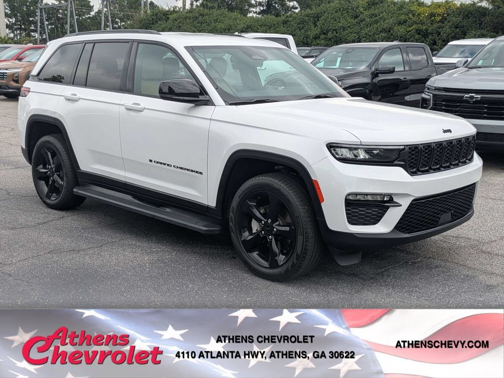 Used 2025 Jeep Grand Cherokee Limited w/ Black Appearance Package AWD/4WD image 1