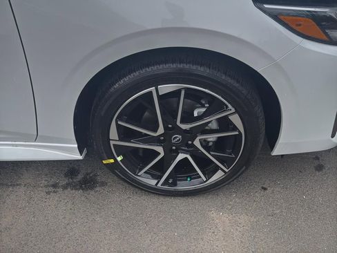 New 2025 Nissan Sentra SR image 9