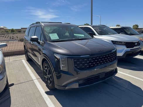 Certified 2026 Kia Carnival SX w/ SX Dark Edition Package image 4