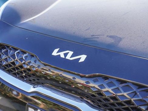 Used 2022 Kia Niro LXS w/ Digital Cluster Package image 8