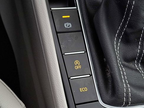 Certified 2023 Volkswagen Jetta SE w/ Panoramic Sunroof Package image 22