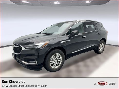 Used 2018 Buick Enclave Essence image 1