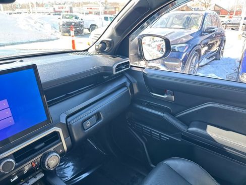 Used 2025 Toyota 4Runner Limited image 28