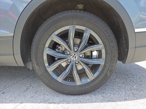 Used 2024 Volkswagen Tiguan SE FWD image 21