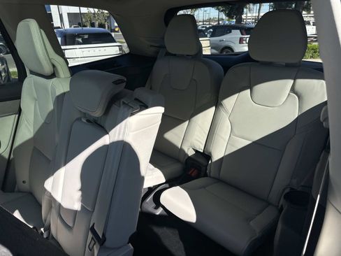 New 2026 Volvo XC90 T8 Ultra w/ Protection Package Premier image 18