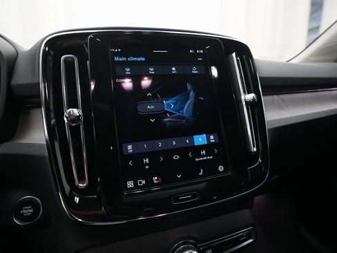 Used 2025 Volvo XC40 B5 Core image 21