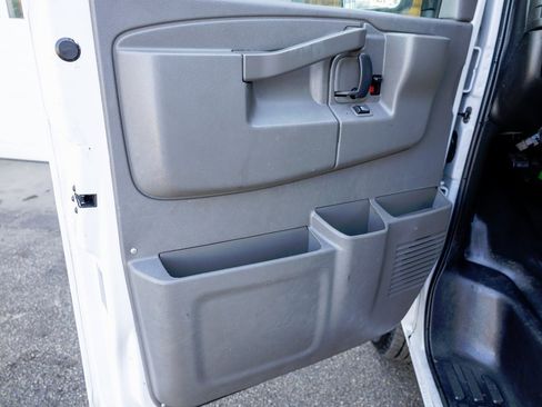 Used 2021 Chevrolet Express 3500 w/ Power Convenience Package image 14