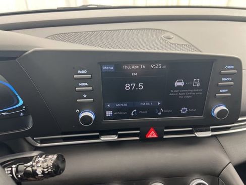 Used 2025 Hyundai Elantra SE FWD image 15