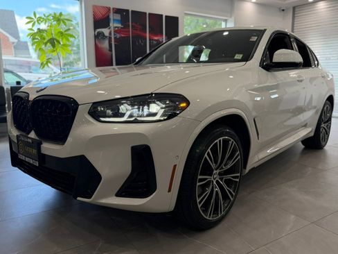 Used 2023 BMW X4 xDrive30i w/ M Sport Package AWD/4WD image 4