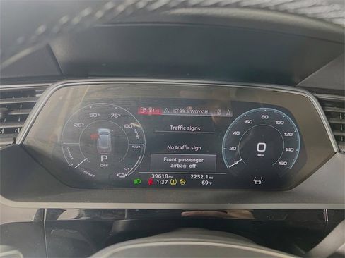 Used 2023 Audi e-tron Premium Plus w/ Premium Plus Package image 14