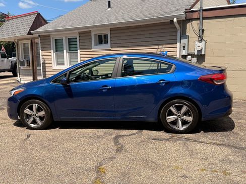 Used 2018 Kia Forte LX w/ LX Popular Package FWD image 4