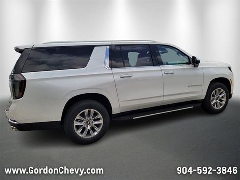 New 2025 Chevrolet Suburban Premier image 7