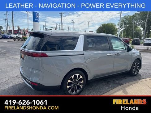 Used 2024 Kia Carnival EX FWD image 5