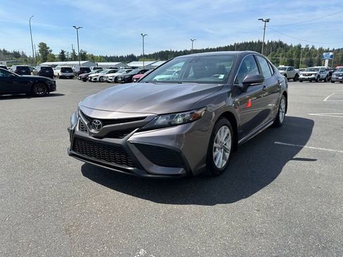 Used 2024 Toyota Camry SE FWD image 6