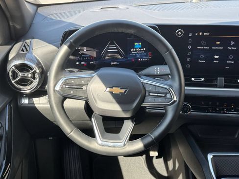 Used 2025 Chevrolet Equinox LT AWD/4WD image 24