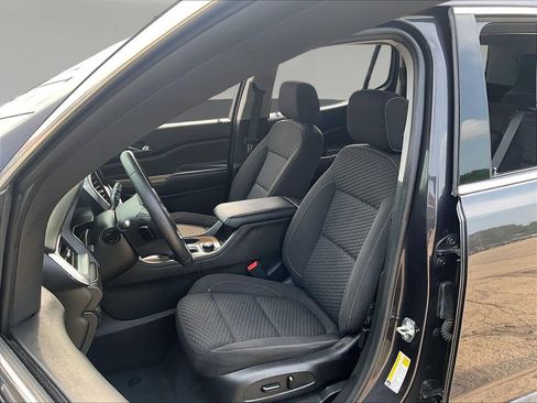 Used 2017 GMC Acadia SLE FWD image 24