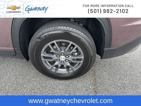 Used 2025 GMC Acadia Elevation image 10