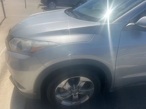 Used 2017 Honda HR-V LX image 2