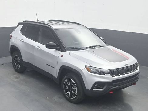 Used 2025 Jeep Compass Trailhawk AWD/4WD image 19