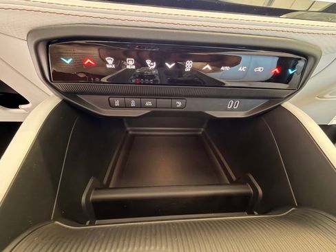 New 2026 Jeep Cherokee Limited AWD/4WD image 32