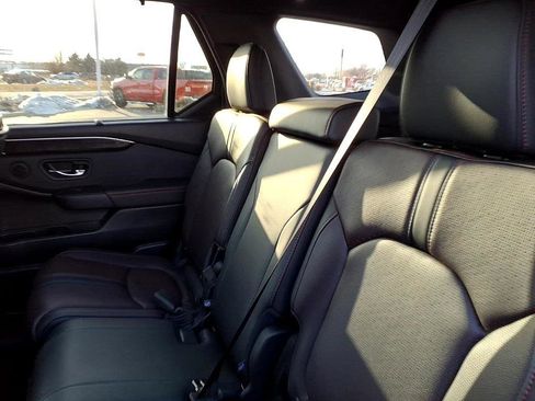 Used 2025 Honda Pilot Black Edition image 22