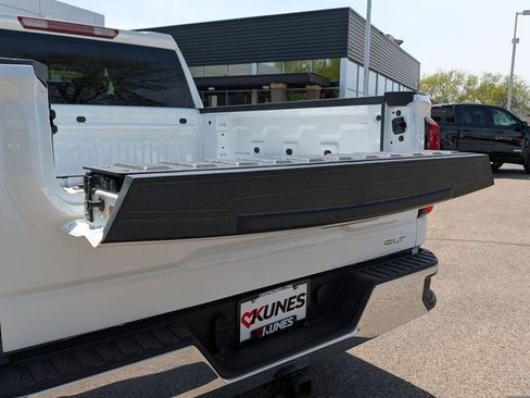 Used 2024 GMC Sierra 1500 SLT AWD/4WD image 26