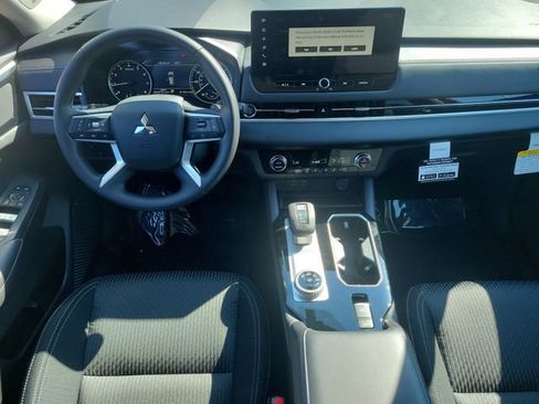 New 2026 Mitsubishi Outlander ES image 15