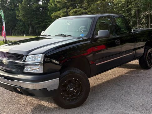 Used 2004 Chevrolet Silverado 1500 LS w/ Light Duty Power Package AWD/4WD image 3